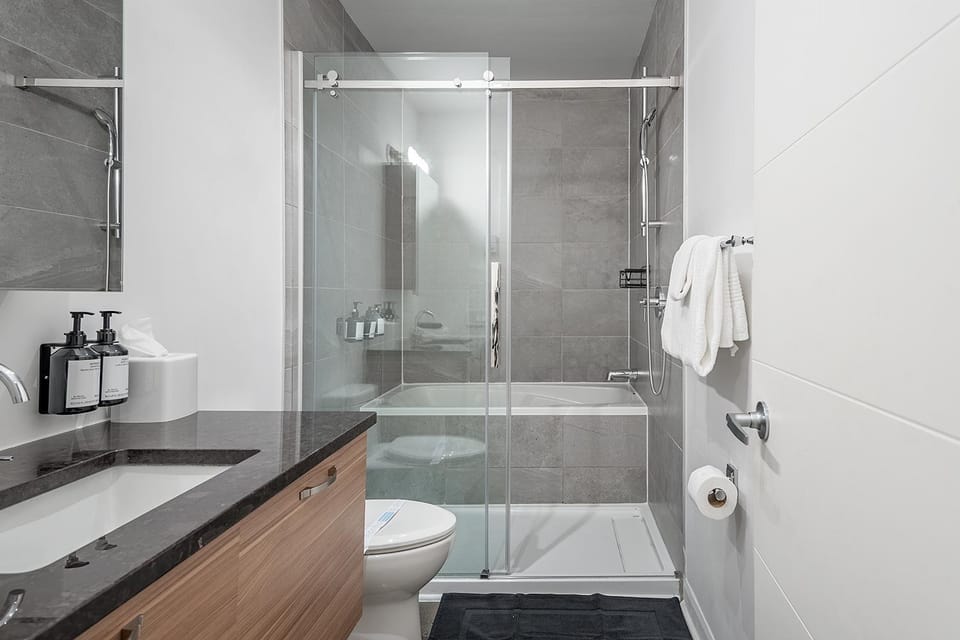Historic Old Montreal Stay - Iconic Location Apartment in Montreal