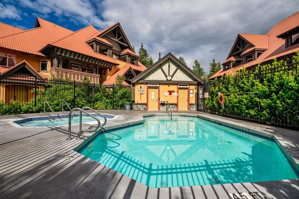 Private Hot Tub | Pool | AC | Free Parking House in Whistler