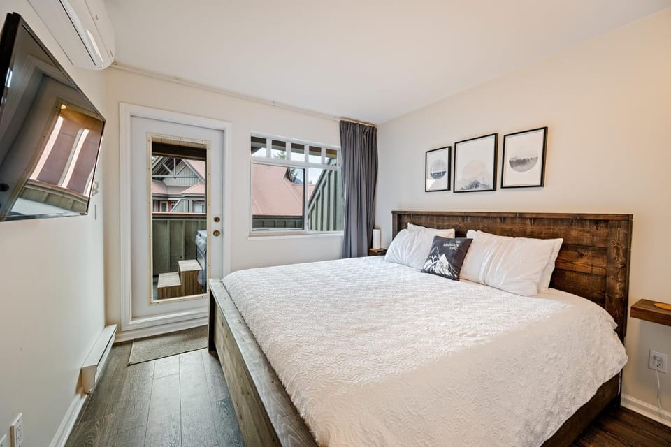 Private Hot Tub | Pool | AC | Free Parking House in Whistler