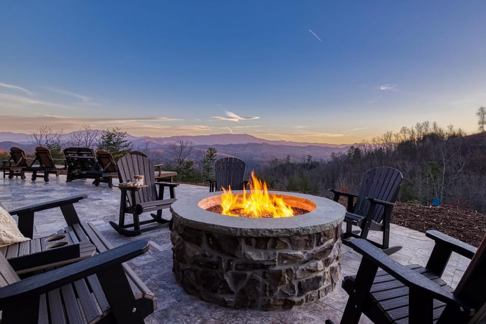 3 Bears Cottage 5 Star Luxury, Breathtaking Views, Indoor Pool, Game Room, Hot Tub!!! Chalet in Sevier County