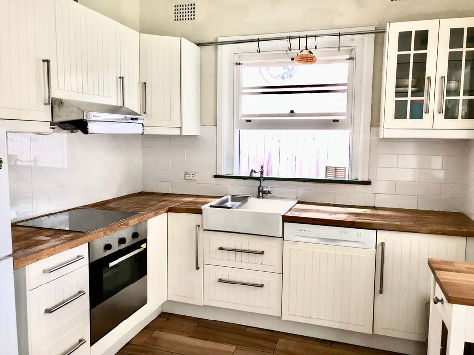 SUNNY STUDY ROOM ATTACHED IN SPACIOUS PRIATE ROOM Eastwood Vacation rental in Sydney