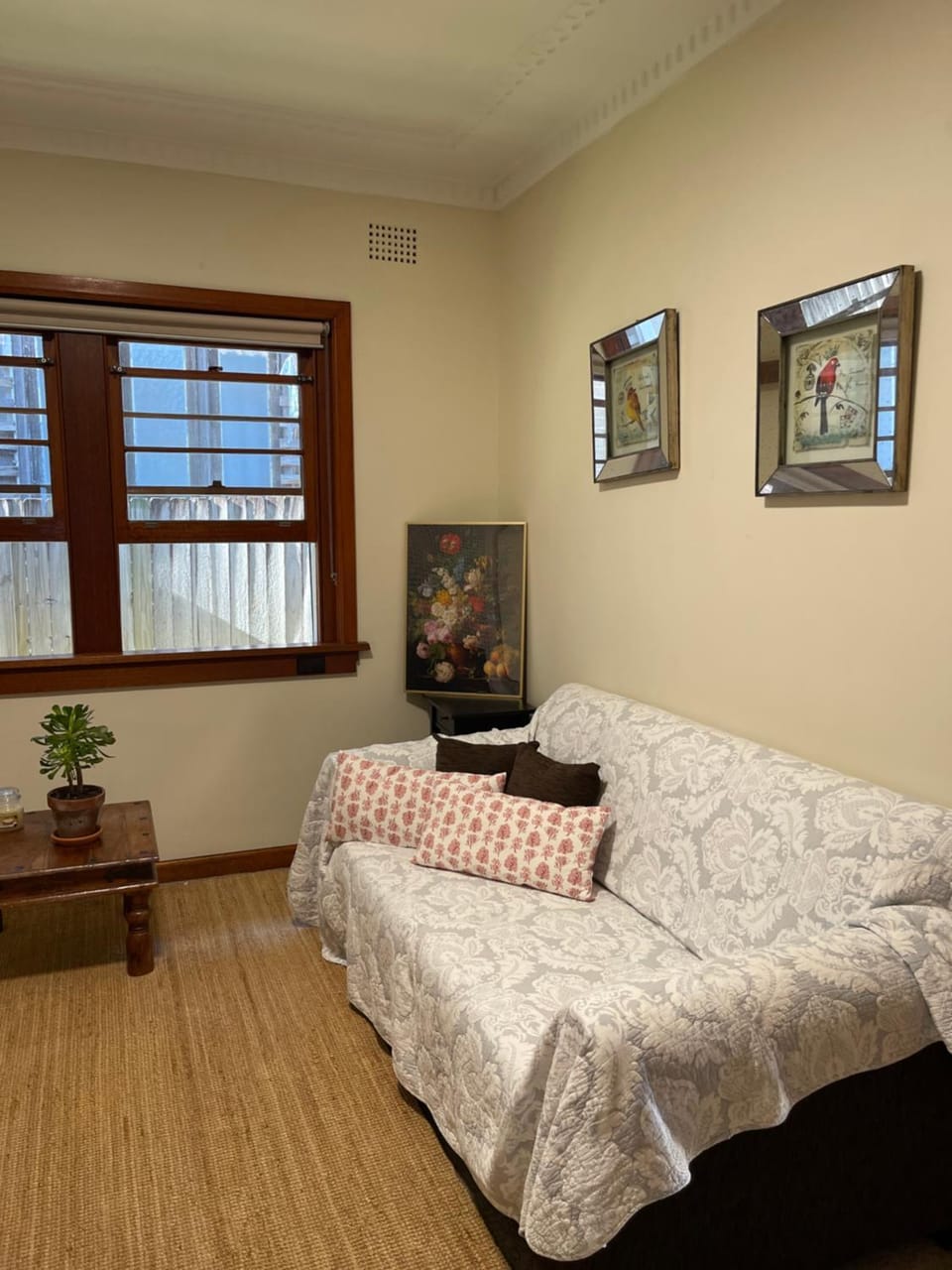 SUNNY STUDY ROOM ATTACHED IN SPACIOUS PRIATE ROOM Eastwood Vacation rental in Sydney