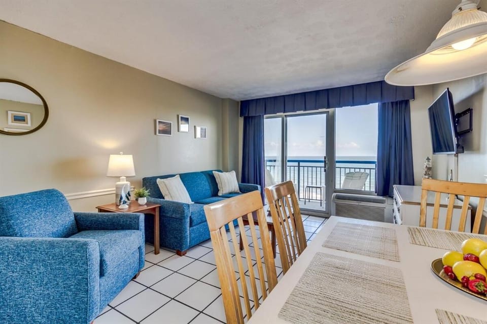 Inviting Oceanfront 1Br w Jetted tub! B936 Apartment in Myrtle Beach