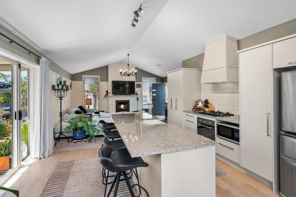 Hunter Lodge Your Papamoa Beach Escape Rest Relax Stay House in Bay Of Plenty