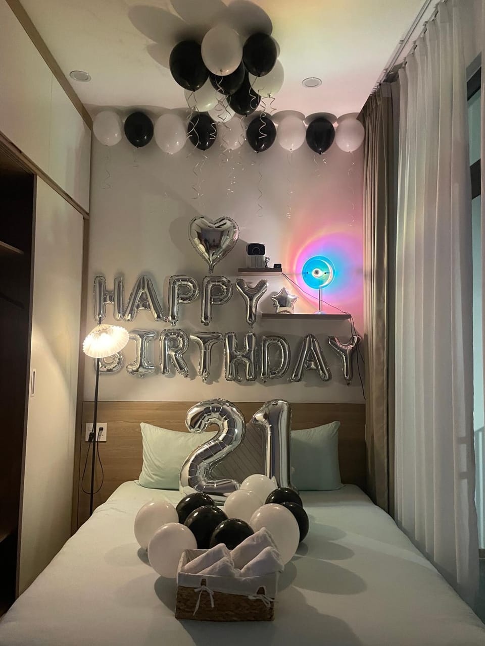 Bed, Photo of the whole room