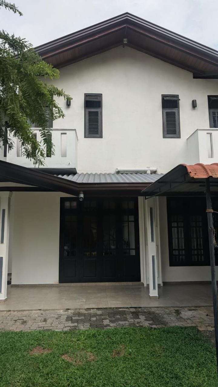 Sahan Villa Apartment in Kamburugamuwa