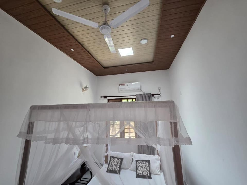 Bedroom, air conditioner