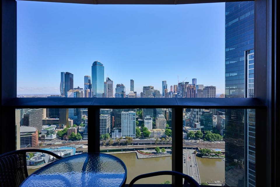 The Prima Skyline Elegance Suite Apartment in Southbank