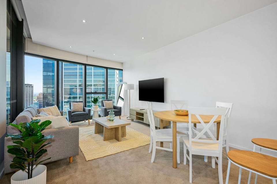 The Prima Skyline Elegance Suite Apartment in Southbank