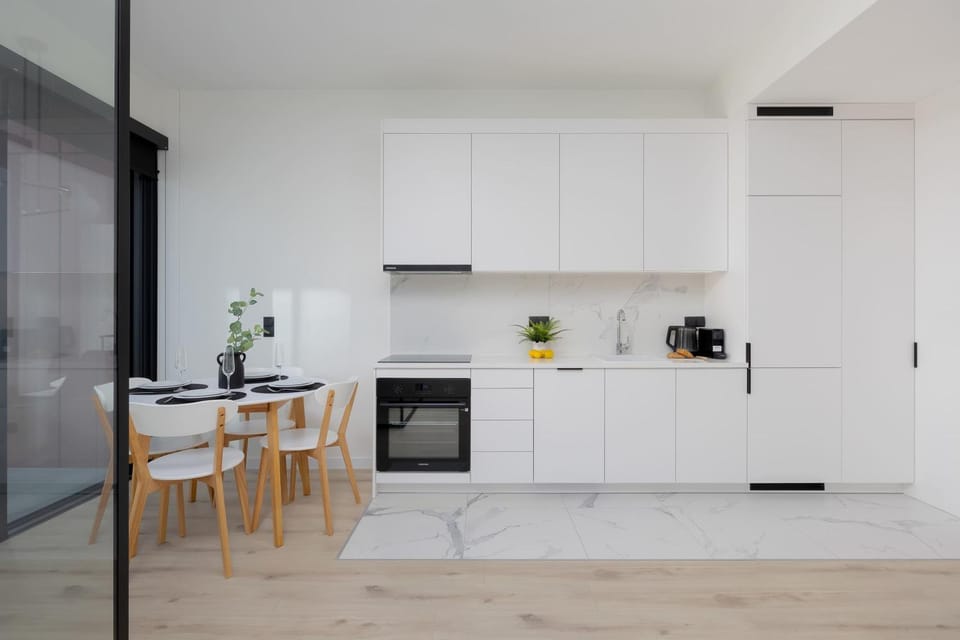 Kitchen or kitchenette, Dining area, stove