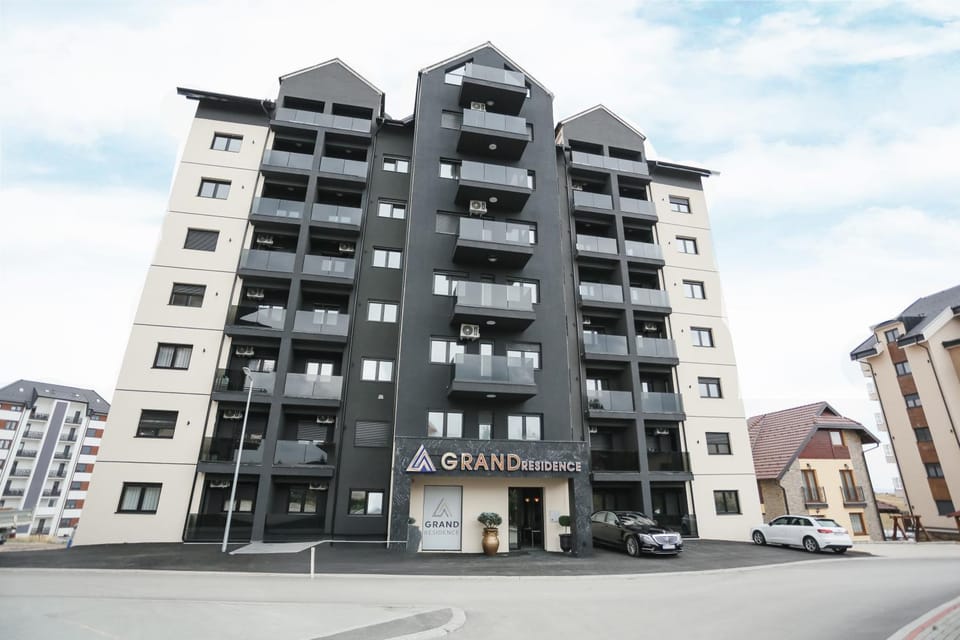 Property building, Day, Neighbourhood, City view, Street view, Location, Parking