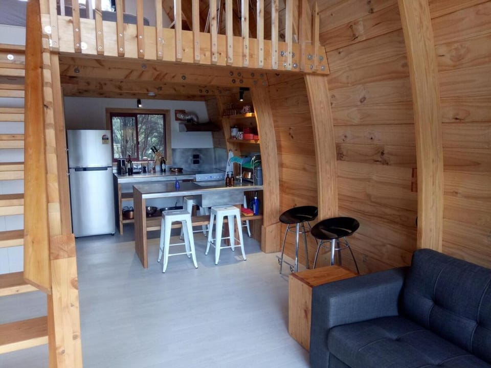 Private cozy timber chalet with fireplace Chalet in Raglan