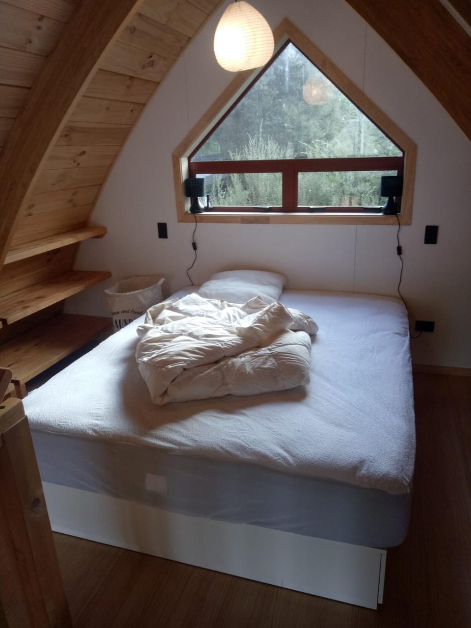 Private cozy timber chalet with fireplace - Raglan Chalet in Raglan