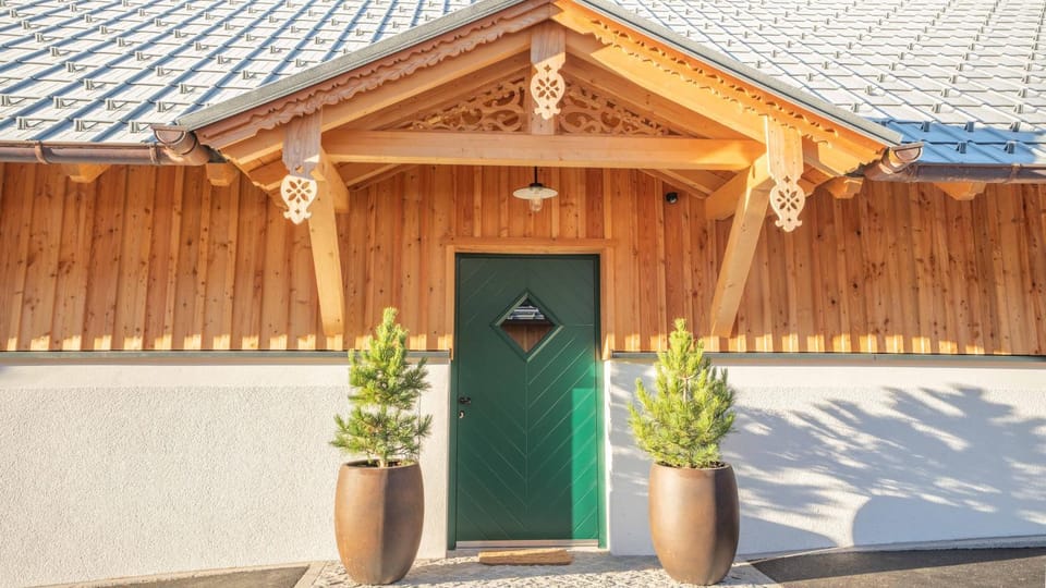 Property building, Facade/entrance, Day