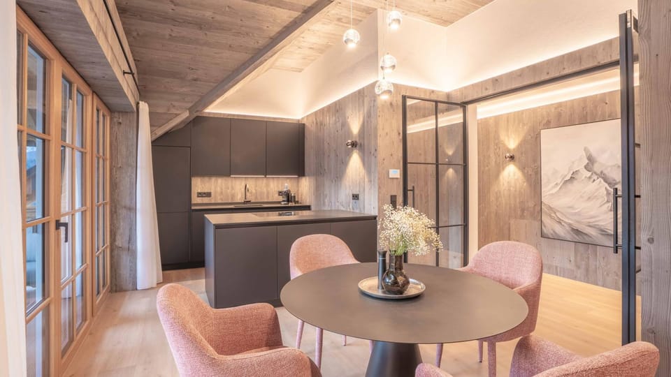 Living room, Seating area, Dining area, stove, kitchen