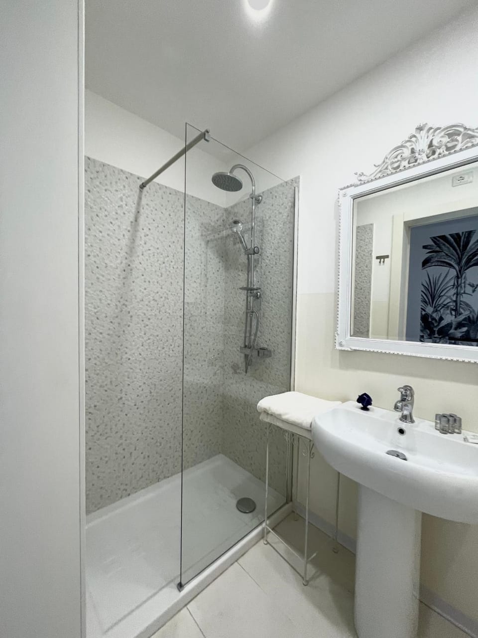Shower, Bathroom, towels