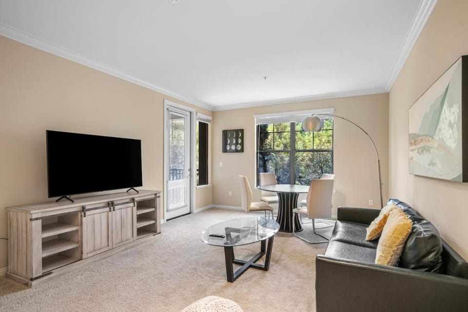 Modern 2BR Cozy Apartment in Irvine Apartment in Laguna Woods