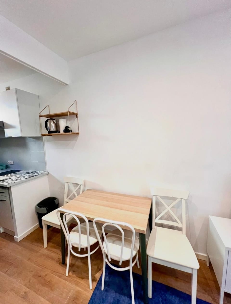 Seating area, Dining area