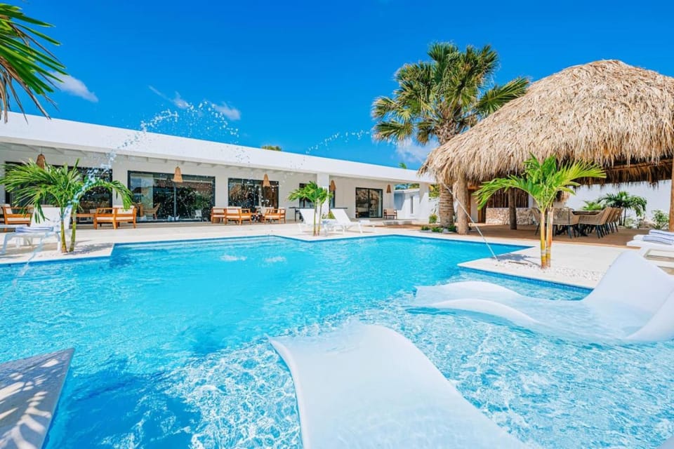 Conch Beach Villa NEW 7-Bed 6 Bath Pool 5-min to Beach by Bocobay Villa in Noord