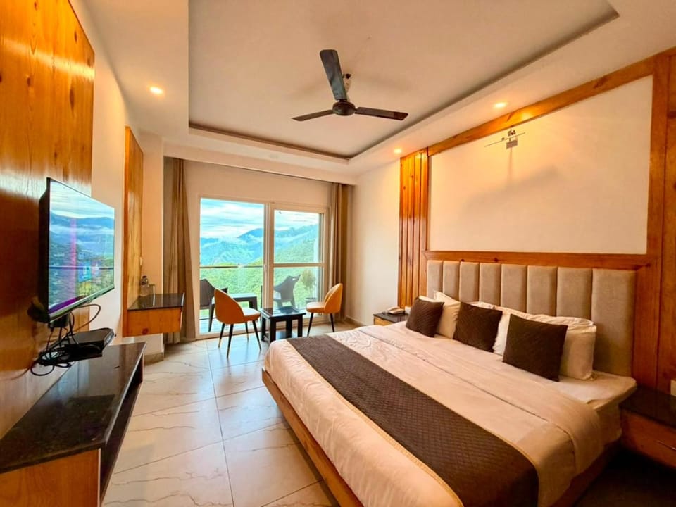 Communal lounge/ TV room, Bed, Natural landscape, Living room, Photo of the whole room, Seating area, Evening entertainment, Bedroom, fireplace