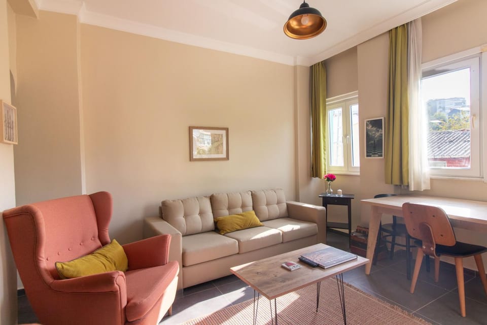 Calm & Charming 1BR with Shared Lush Garden Access Apartment in Istanbul