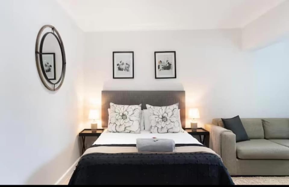 Bed, Living room, Seating area, Bedroom