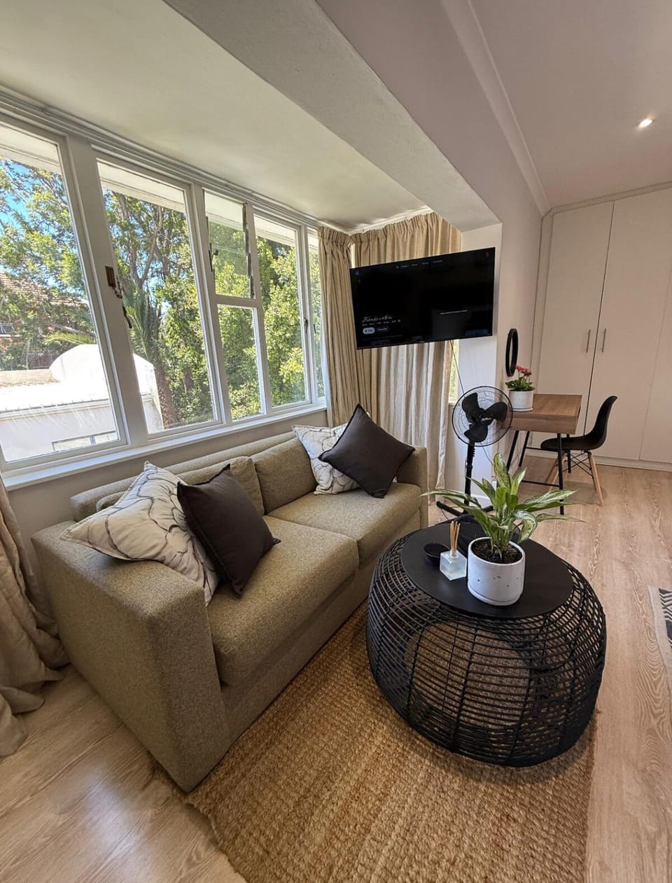 TV and multimedia, Living room, Seating area