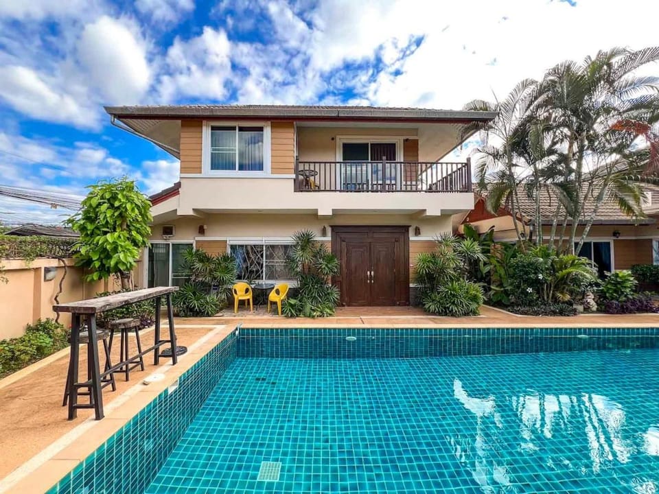 10 Bedrooms Quiet Oasis Pool Villa near City Villa in Chiang Mai