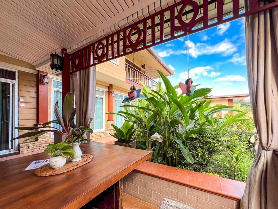 10 Bedrooms Quiet Oasis Pool Villa near City Villa in Chiang Mai