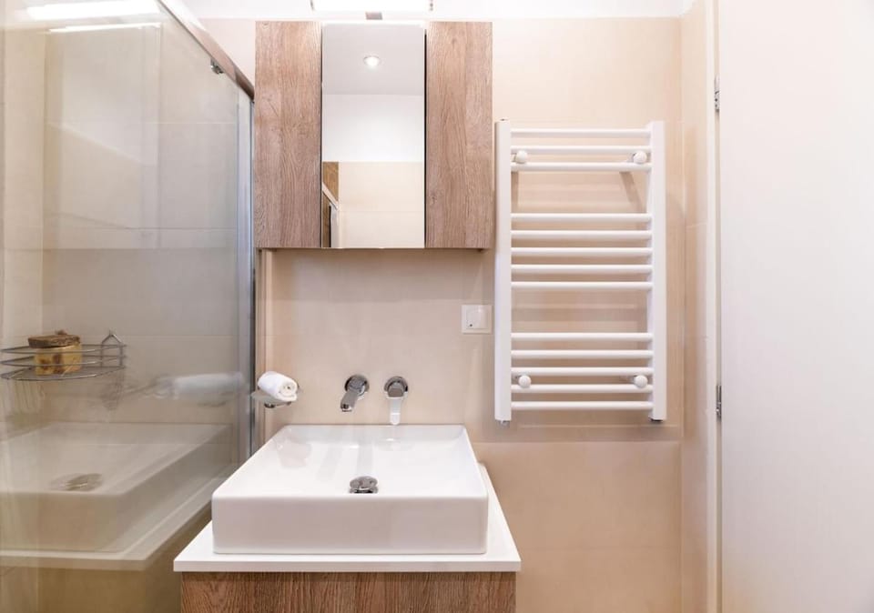 Shower, Bathroom, towels