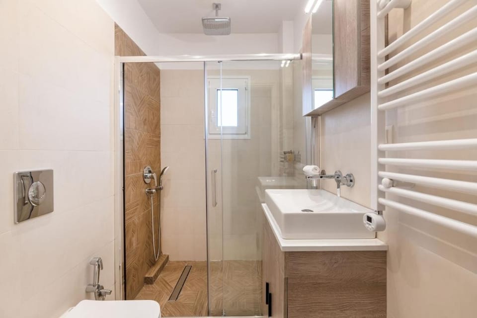 Shower, Toilet, Bathroom, towels