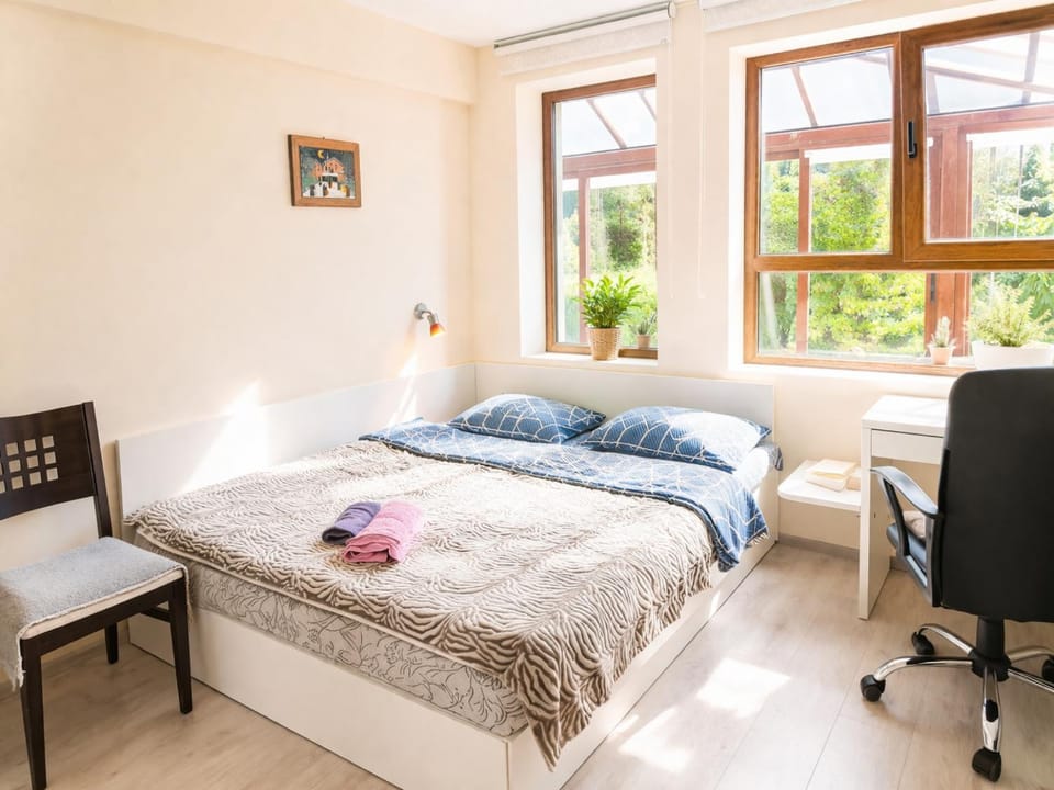 Bed, Bedroom, towels