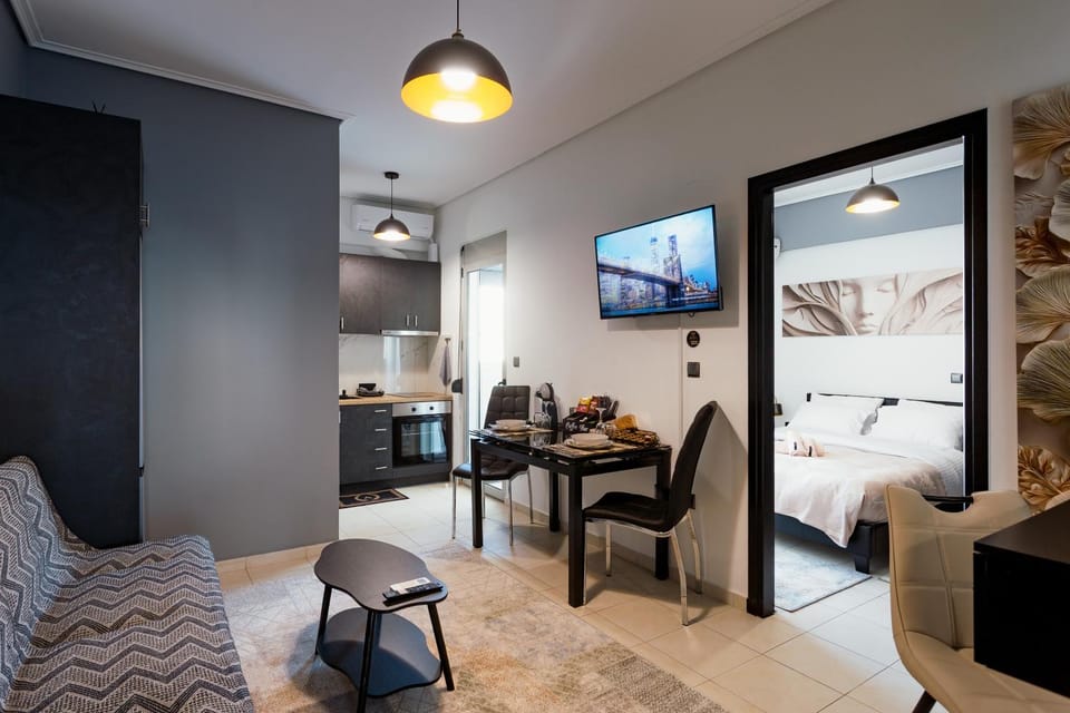 TV and multimedia, Living room, Seating area, Dining area