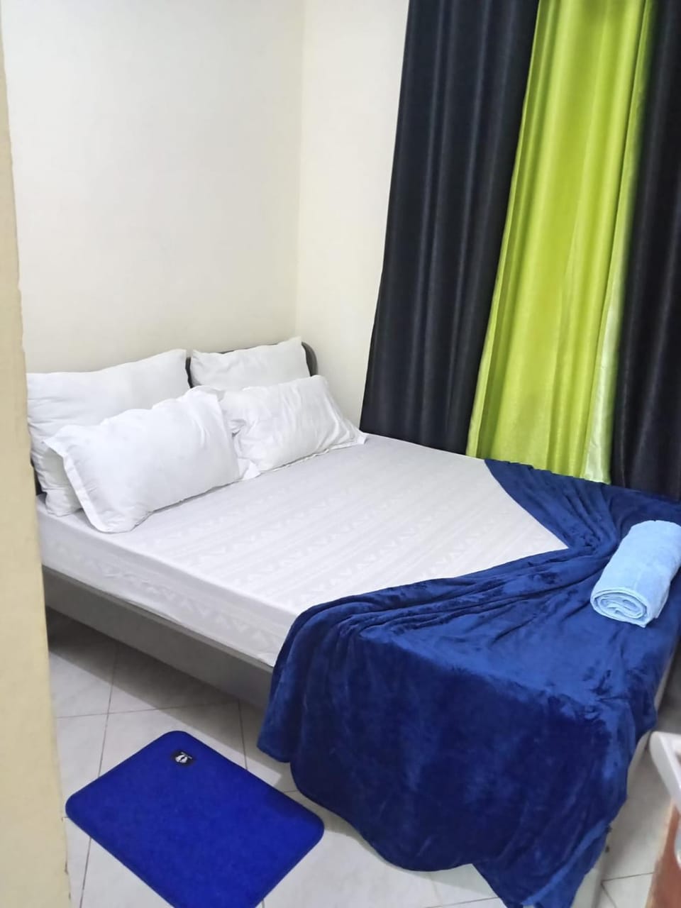 Property building, Bed, Bedroom