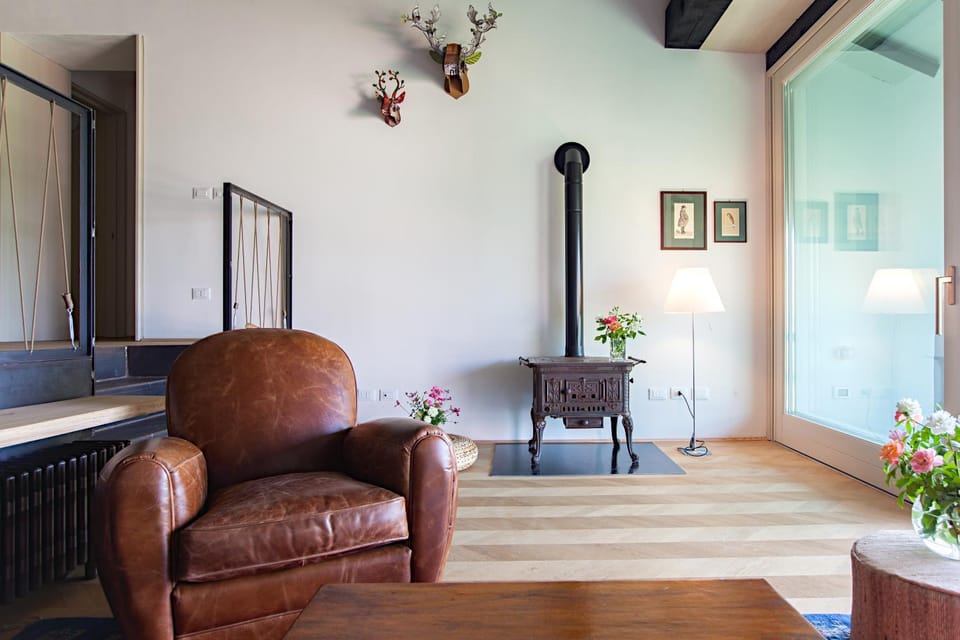 Day, Balcony/Terrace, Living room, Seating area, On site