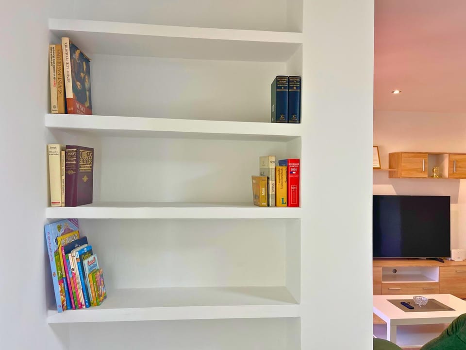 Communal lounge/ TV room, Library, TV and multimedia, Evening entertainment