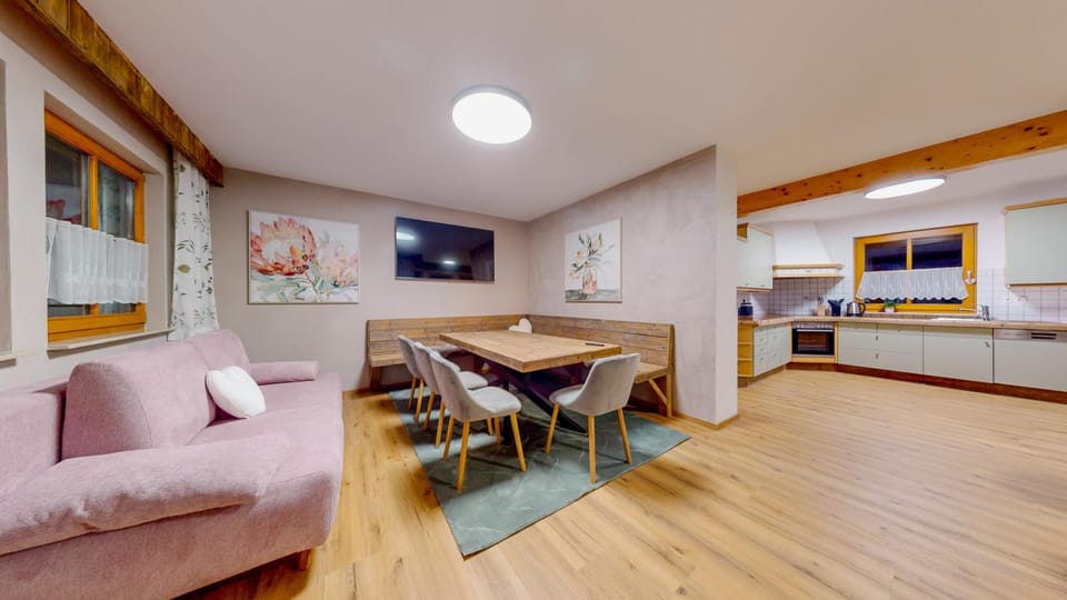 Seating area, kitchen