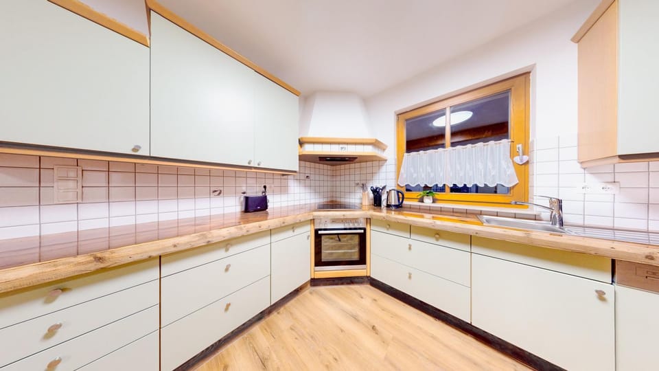 Kitchen or kitchenette, kitchen