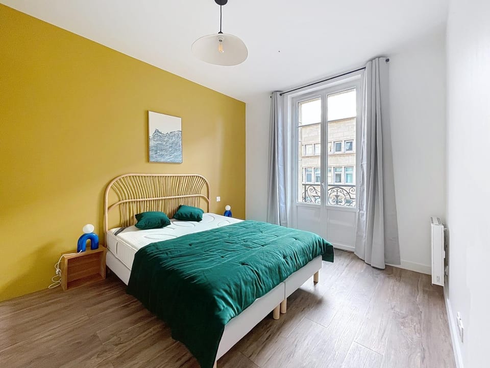 Bed, Photo of the whole room, Bedroom