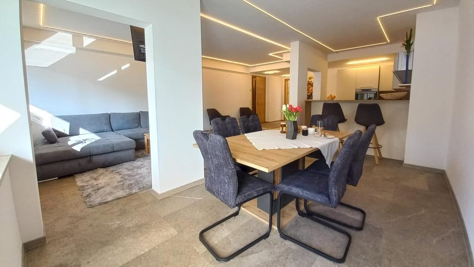 Living room, Dining area