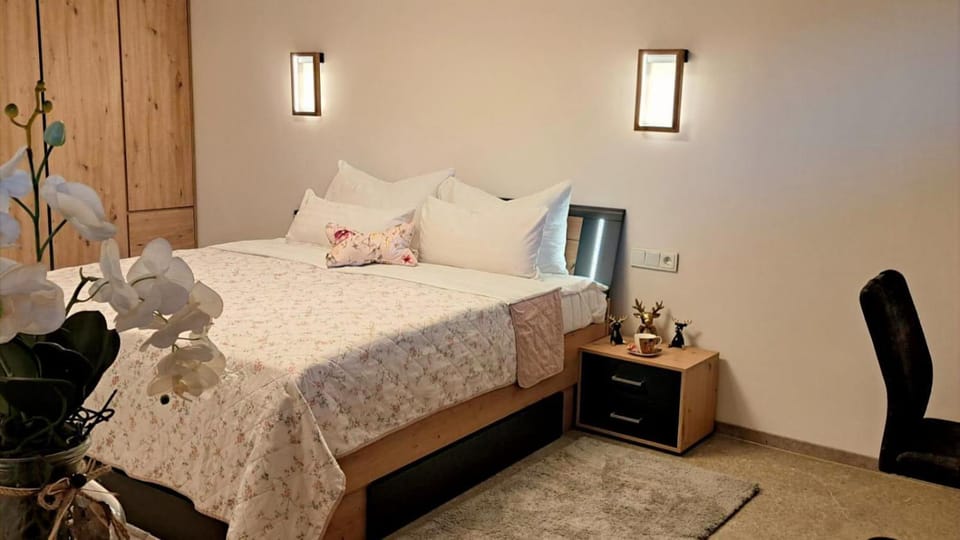 Bed, Bedroom