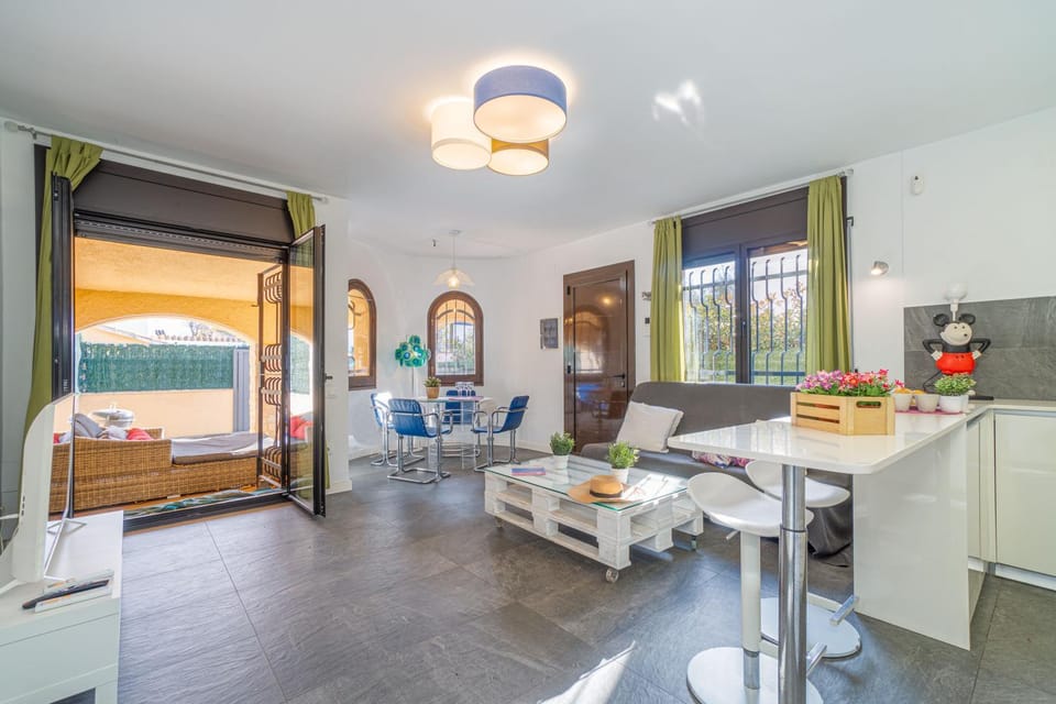 Kitchen or kitchenette, Living room, Dining area