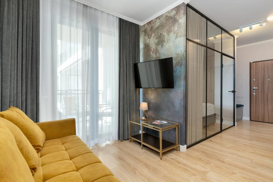 Communal lounge/ TV room, TV and multimedia, Living room, Seating area, wardrobe