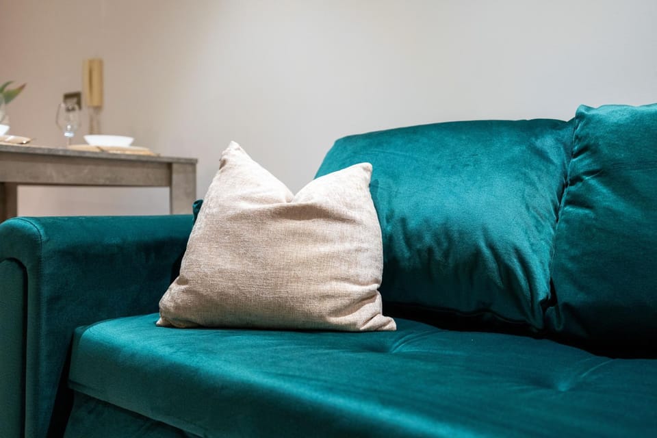 2BR City Centre Flat, Balcony And Views - Sleeps 8 Apartment in Leeds