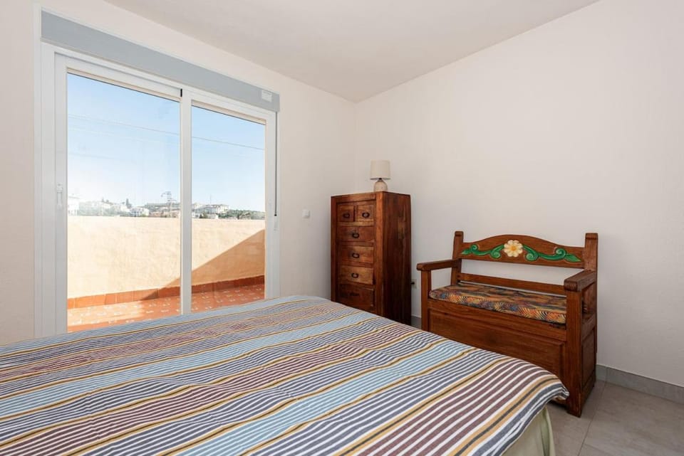 Atico con magnificas vistas al mar y con piscina Apartment in Axarquía