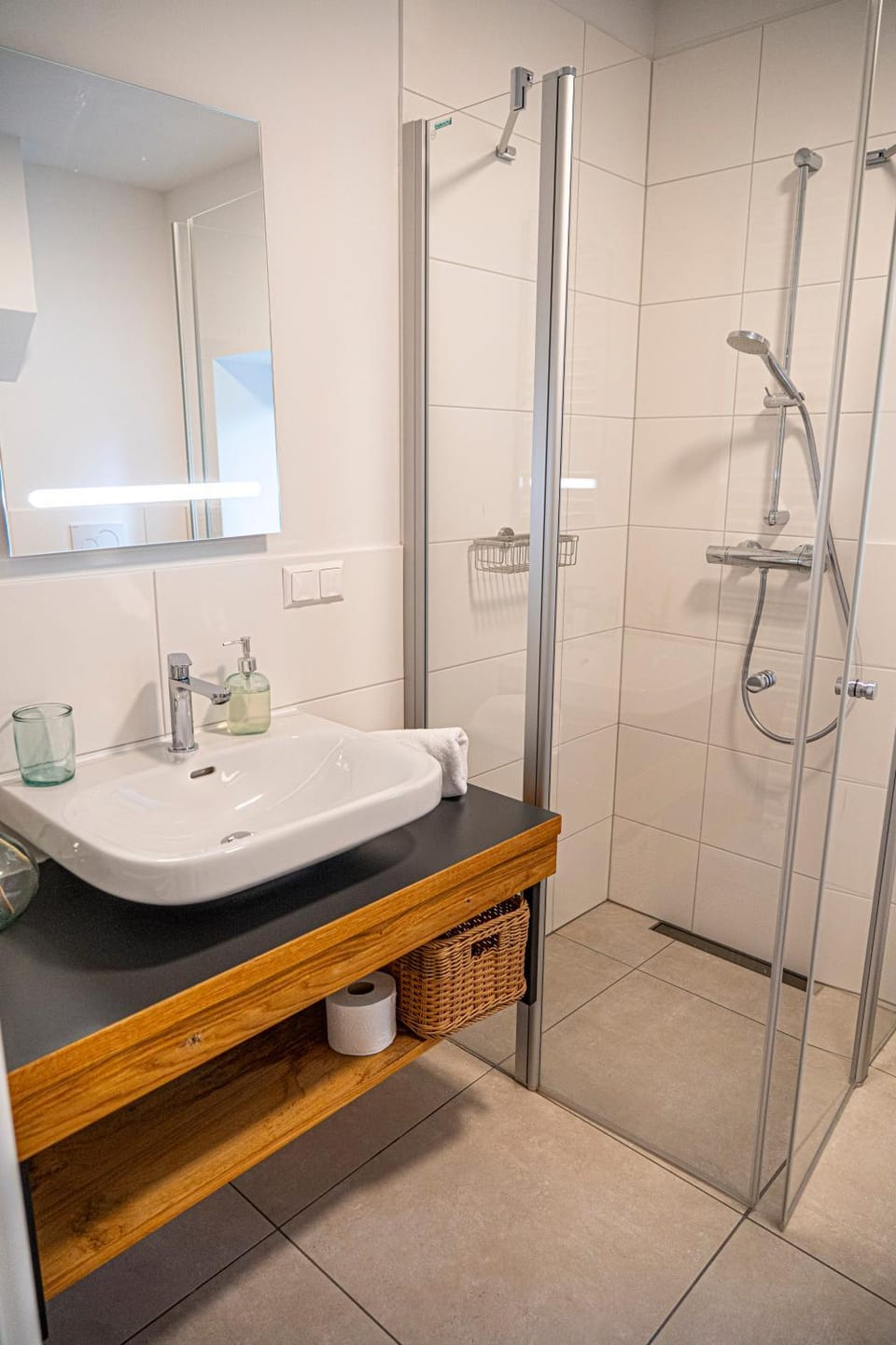 Shower, Bathroom, towels