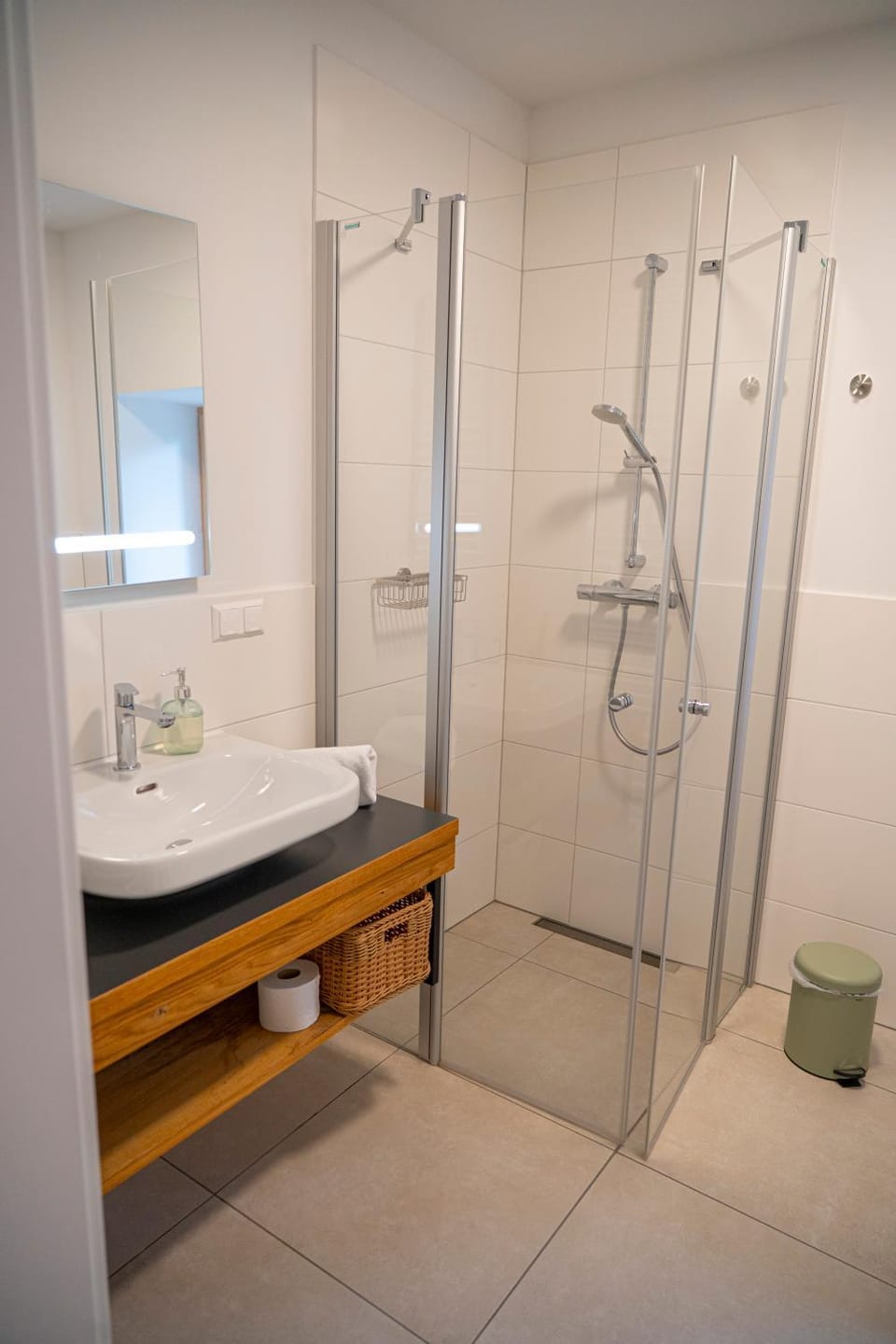 Shower, Bathroom, towels