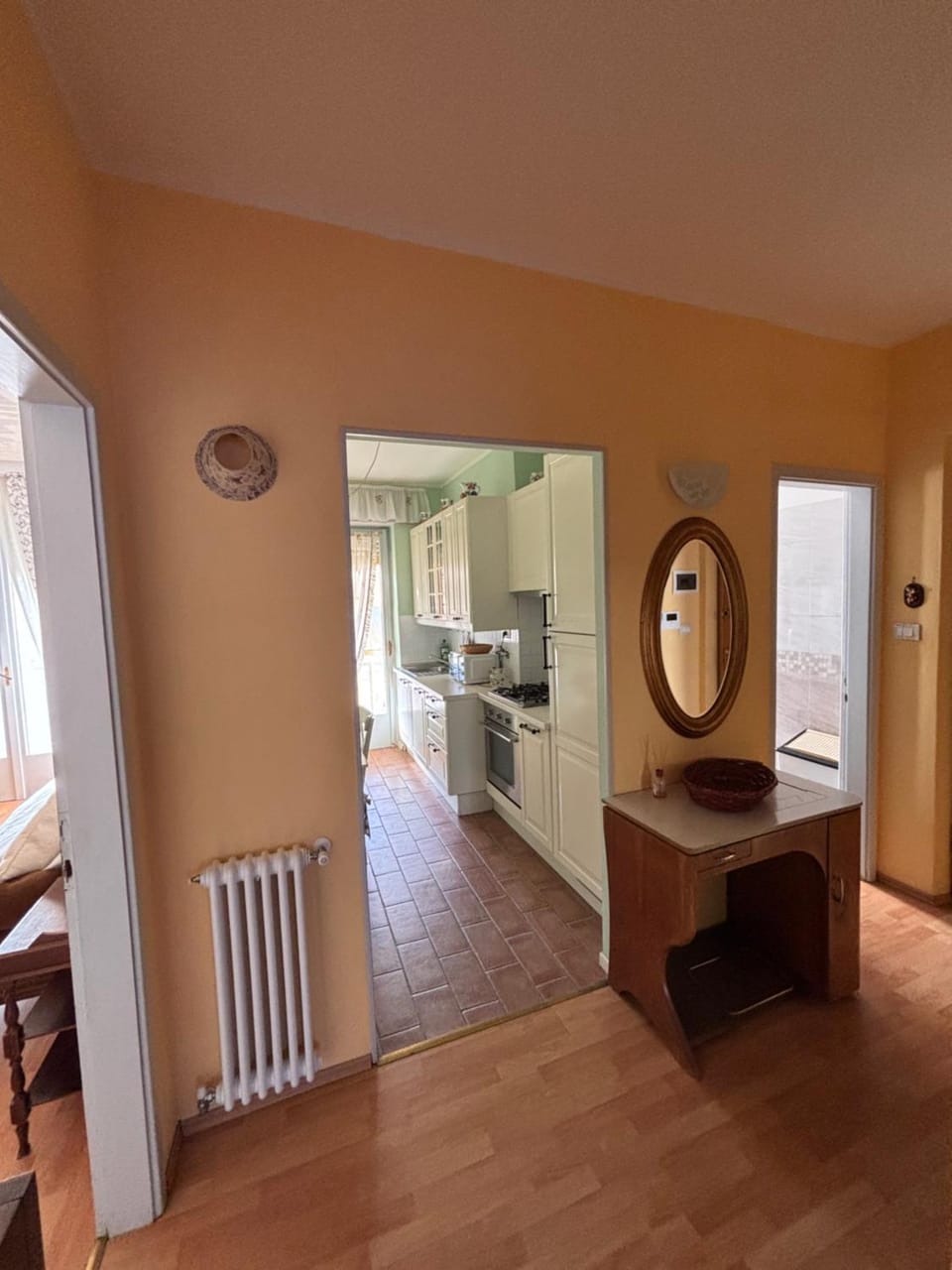 Bathroom, Kitchen or kitchenette, Living room