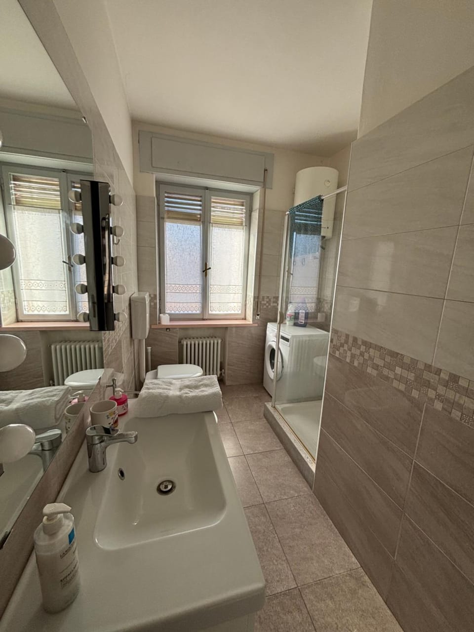 Shower, Toilet, Bathroom, towels