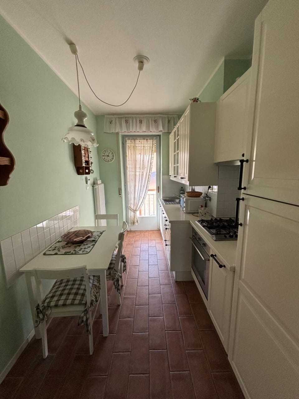 Kitchen or kitchenette, Dining area, oven, stove